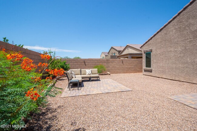 Building Photo - 9017 W Rolling Springs Dr