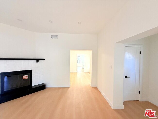Building Photo - 6132 Whitsett Ave