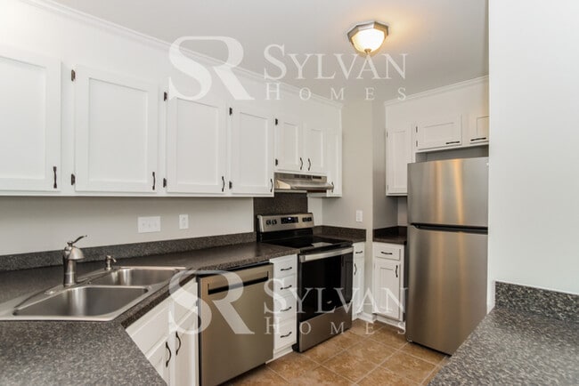 Building Photo - Carve Out a Great Life Here!