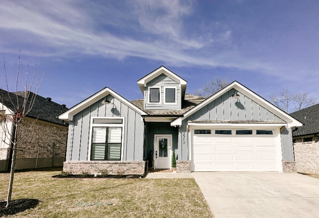 Building Photo - 2712 Royal Vlg Wy