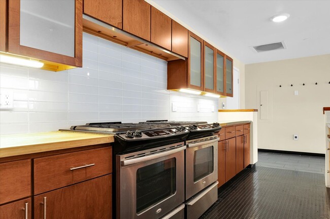Building Photo - 3,400 SQFT CONDO IN DOWNTOWN CHAMPAIGN W/ ...