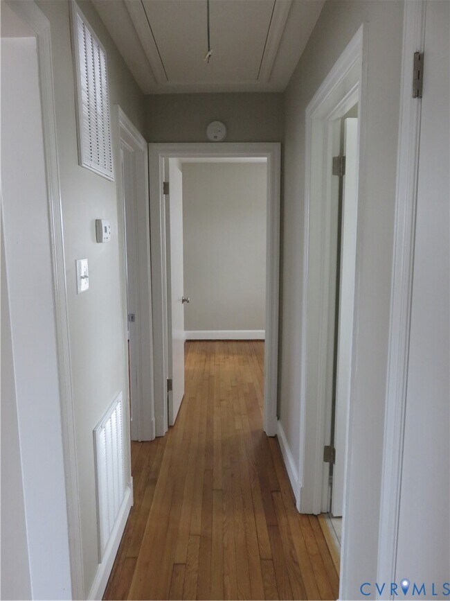 Building Photo - 1909 S Battery Dr