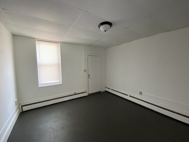 Building Photo - 222 N Pine St