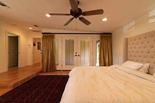 Building Photo - 10506 D-K Ranch Rd