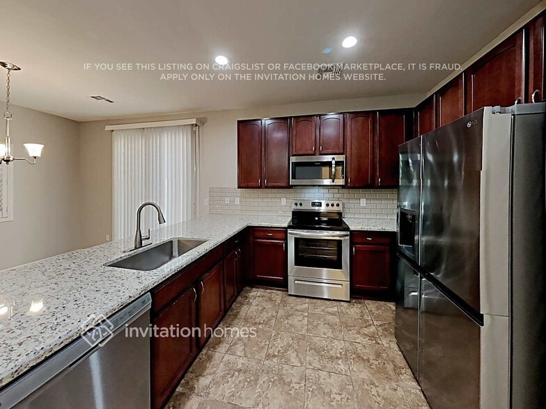 Building Photo - 952 S Hawk Ln