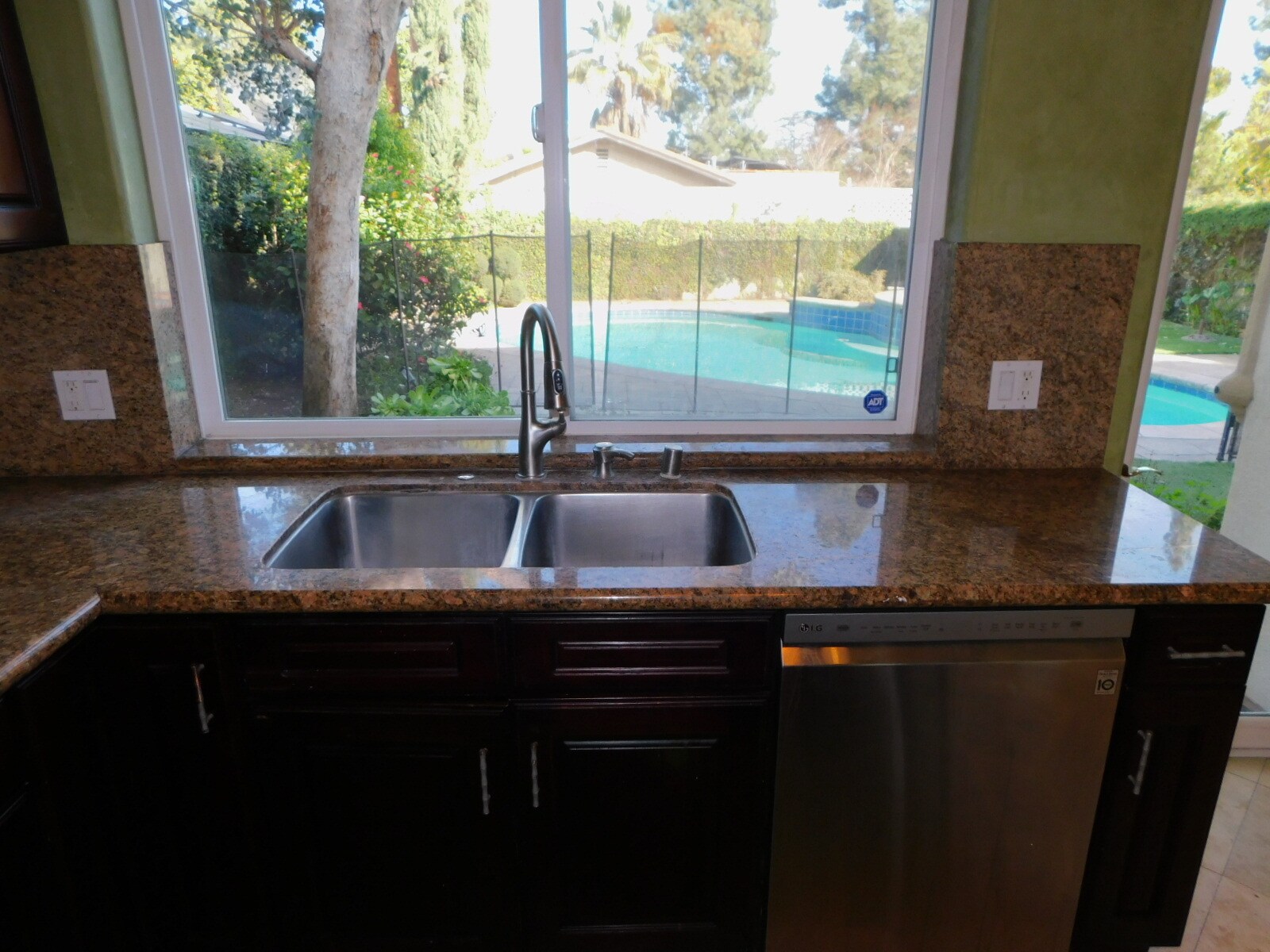 Building Photo - 406 N Fairview St