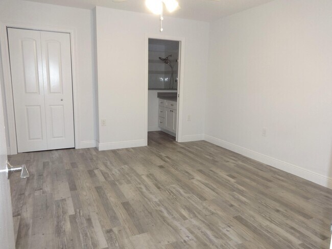 Building Photo - 2802 28th Ct