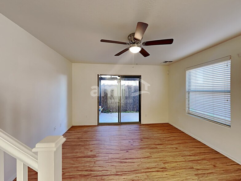 Building Photo - 2549 E Bart St