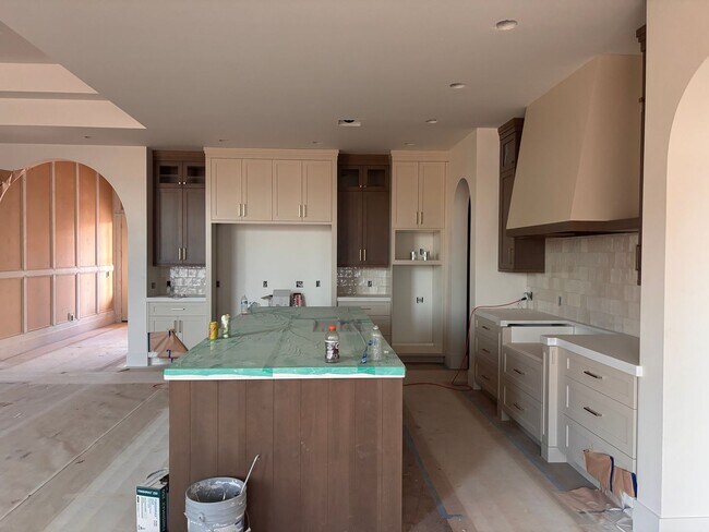 Building Photo - 2798 E Rosedale Dr