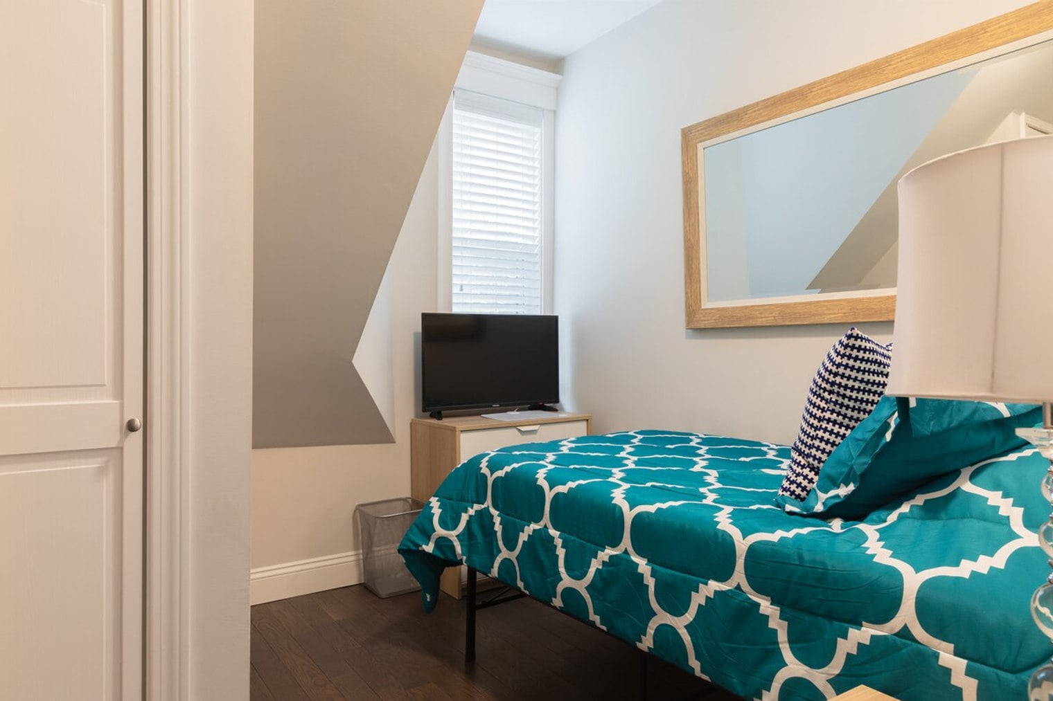 Building Photo - 810 Broadway-SI ID1511377P