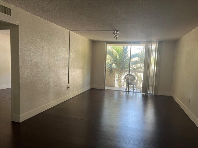 Building Photo - 1800 Sans Souci Blvd