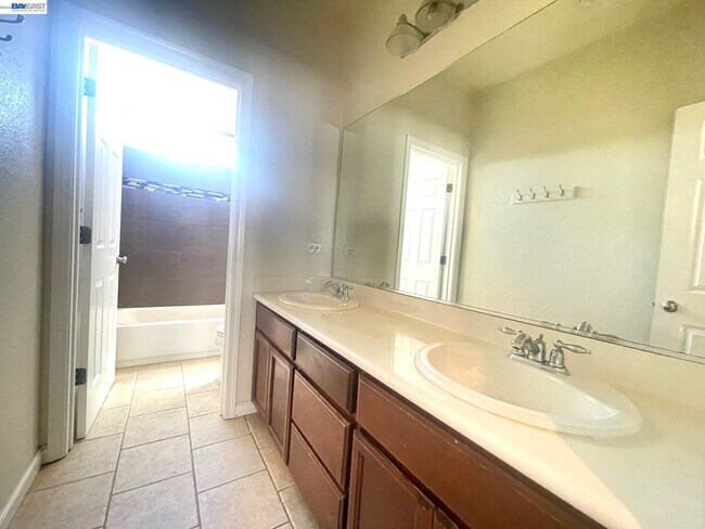 Building Photo - 1669 Marina Way