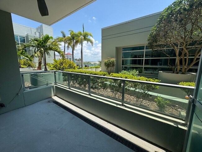Building Photo - Luxurious 2/2 Modern Condo in Prestigious Channelside with Resort-Style Amenities