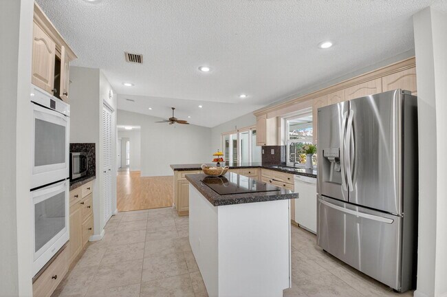Building Photo - 17414 Spring Tree Ln