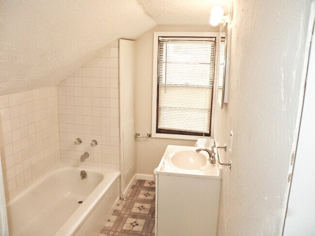 Building Photo - 3255 Euclid Heights Blvd