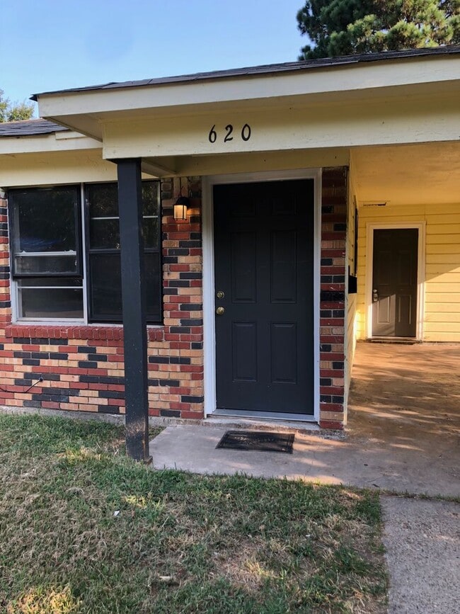 Building Photo - Nicely updated home with large kitchen and...
