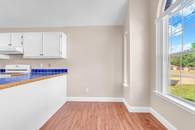 Building Photo - Updated Home in Convenient Location