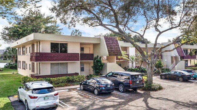 Building Photo - 3200 N Course Ln
