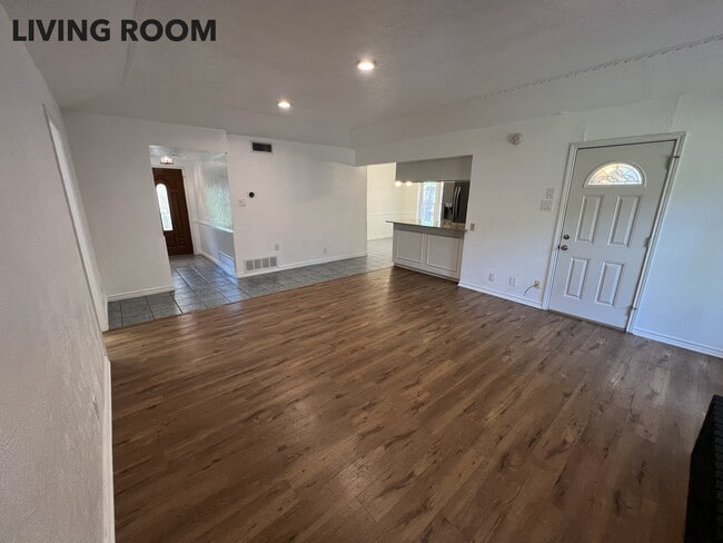 Building Photo - 1607 Wisteria St