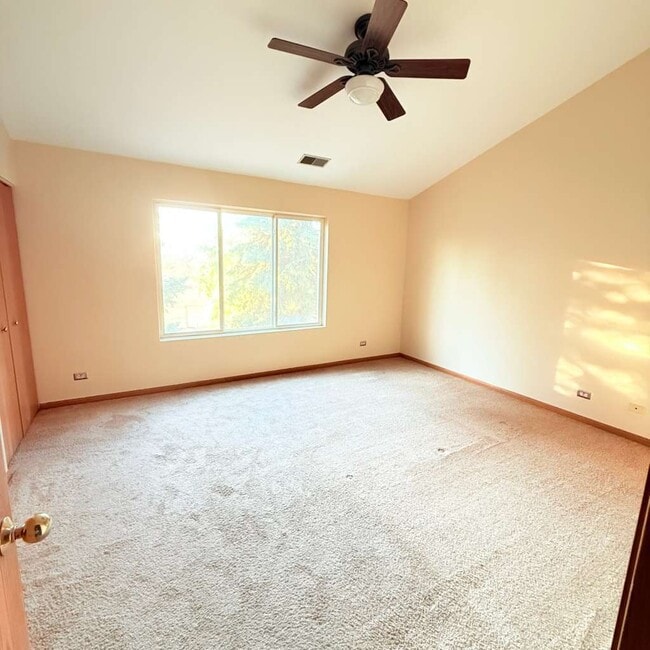 Building Photo - 705 Blossom Ct