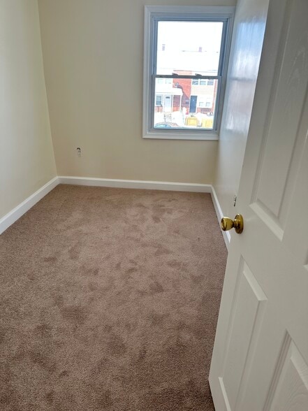 Building Photo - 2043 Larkhall Rd