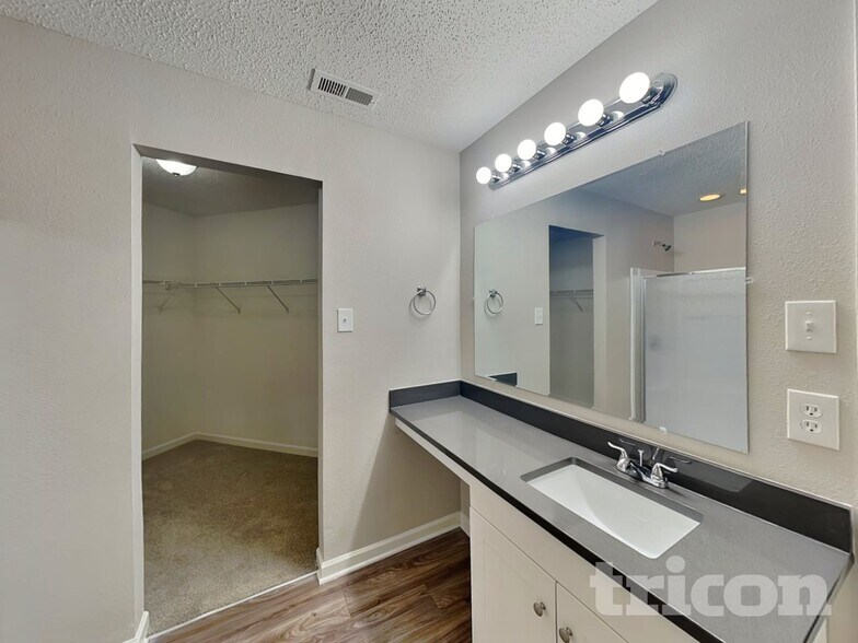 Building Photo - 6210 Robur Ct