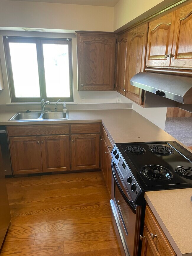 Building Photo - 4685 Mackinaw Rd