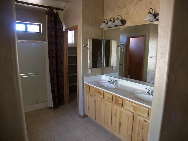 Building Photo - 2551 W Lodgepole Ln