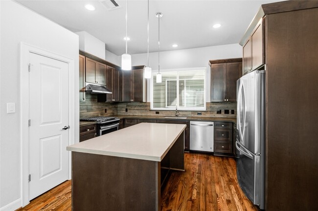 Building Photo - 1007 W 17th St