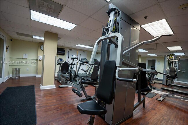 Building Photo - 2951 S Bayshore Dr