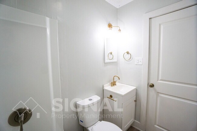 Building Photo - 3909 39th Ct N