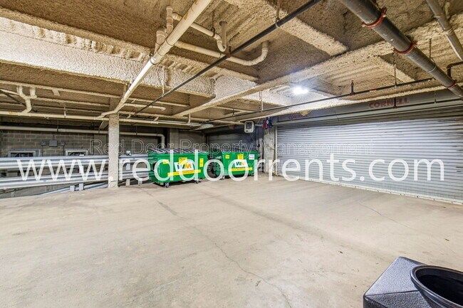 Building Photo - 802 N Meridian St