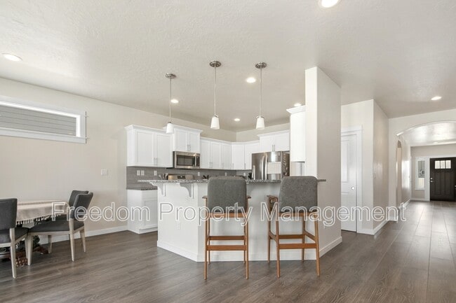 Building Photo - 6218 W los Flores Dr
