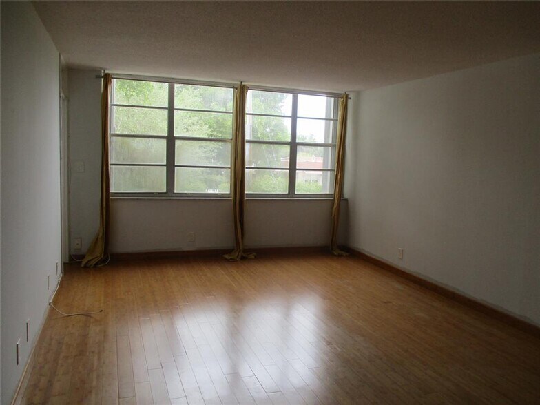 Building Photo - 2731 Taft St