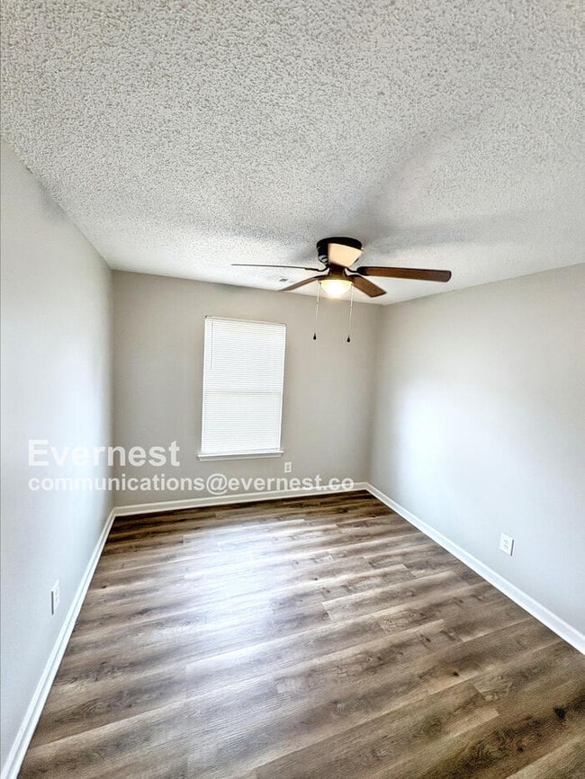 Building Photo - 204 Sherwood Loop