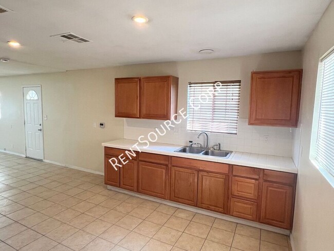 Building Photo - 440 Lillian Dr