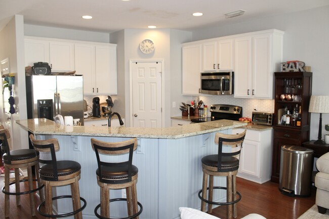 Primary Photo - 407 Stone Flower Ln