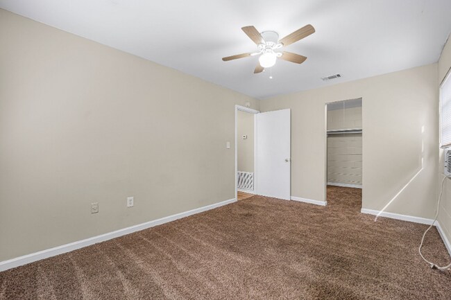 Building Photo - 3519 E 1st Ct