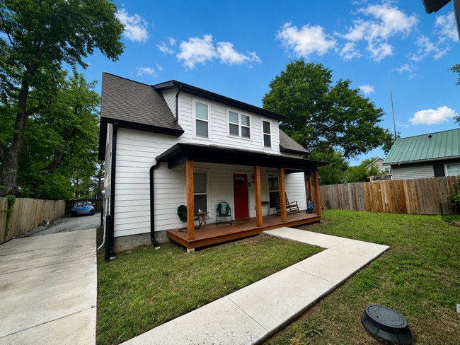 Building Photo - $150 AMAZON GIFT CARD WITH SIGNED LEASE!! - 3B/2B PRE-LEASING FOR AUG 10 MOVE-IN!!