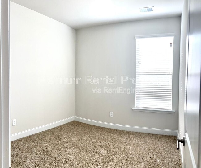 Building Photo - 3452 Sumersbe court