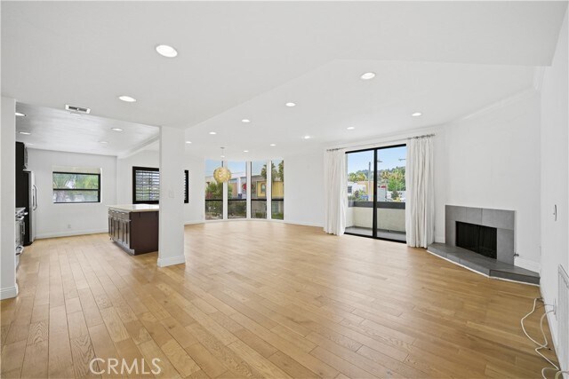 Building Photo - 14115 Moorpark St