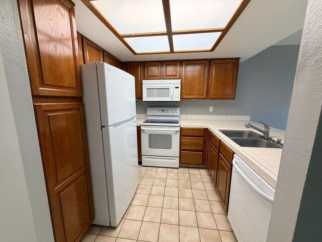 Building Photo - Reno Riverfront Condo - Single Story with Garage