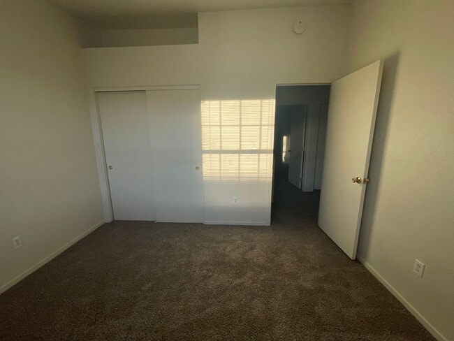 Building Photo - Great Sparks Townhouse!