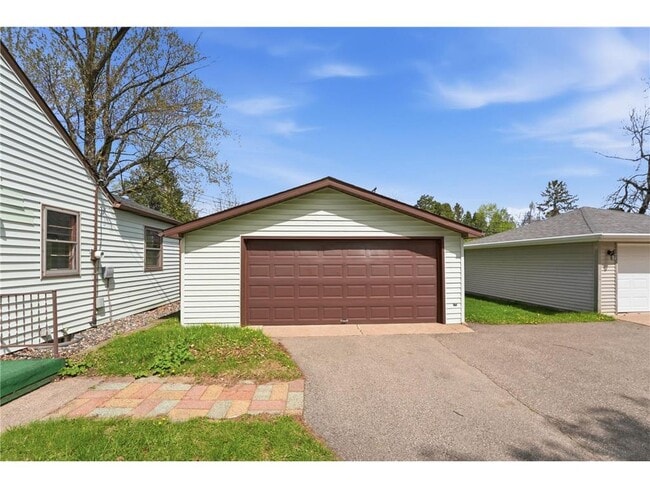 Building Photo - 1697 Rose Pl W
