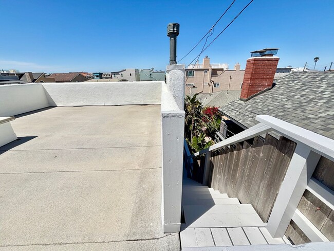 Building Photo - Silver Strand Beach | 4 Bed | 2 Bath | Bea...