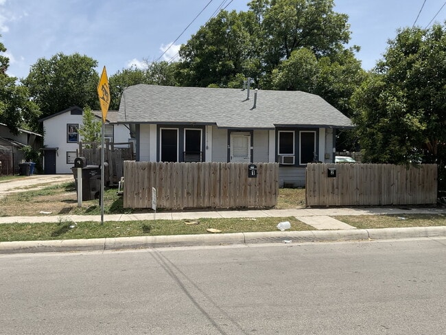 Building Photo - Application Special - South Side One Bedroom Apartment for Rent