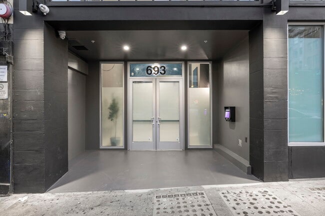 Building Photo - 693 Sutter St