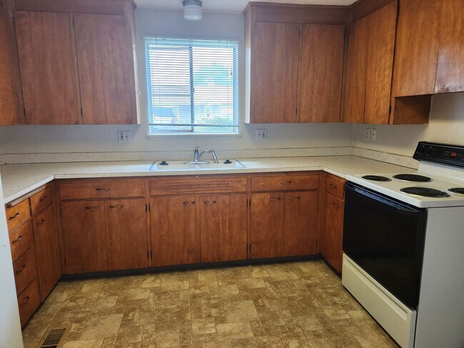 Building Photo - b1810