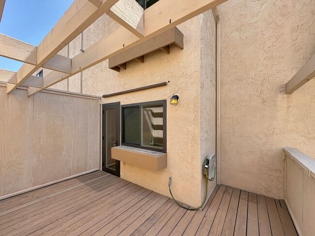 Building Photo - 8320 Via Sonoma