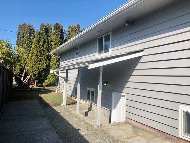 Building Photo - 12755 Phinney Ave N